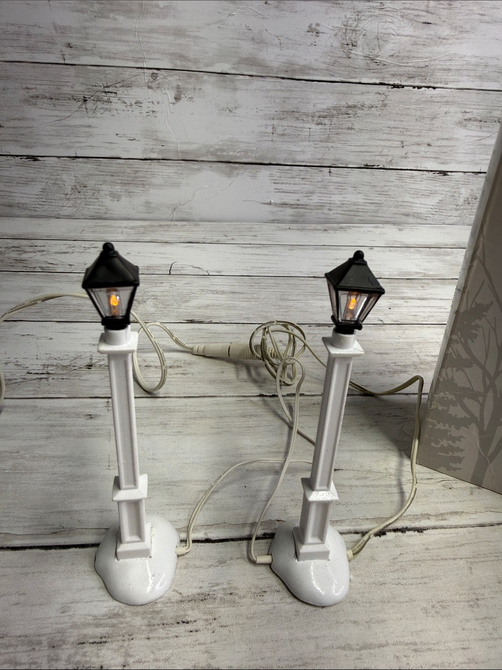 Department 56 Pickett Lane
Lampposts christmas village accessory